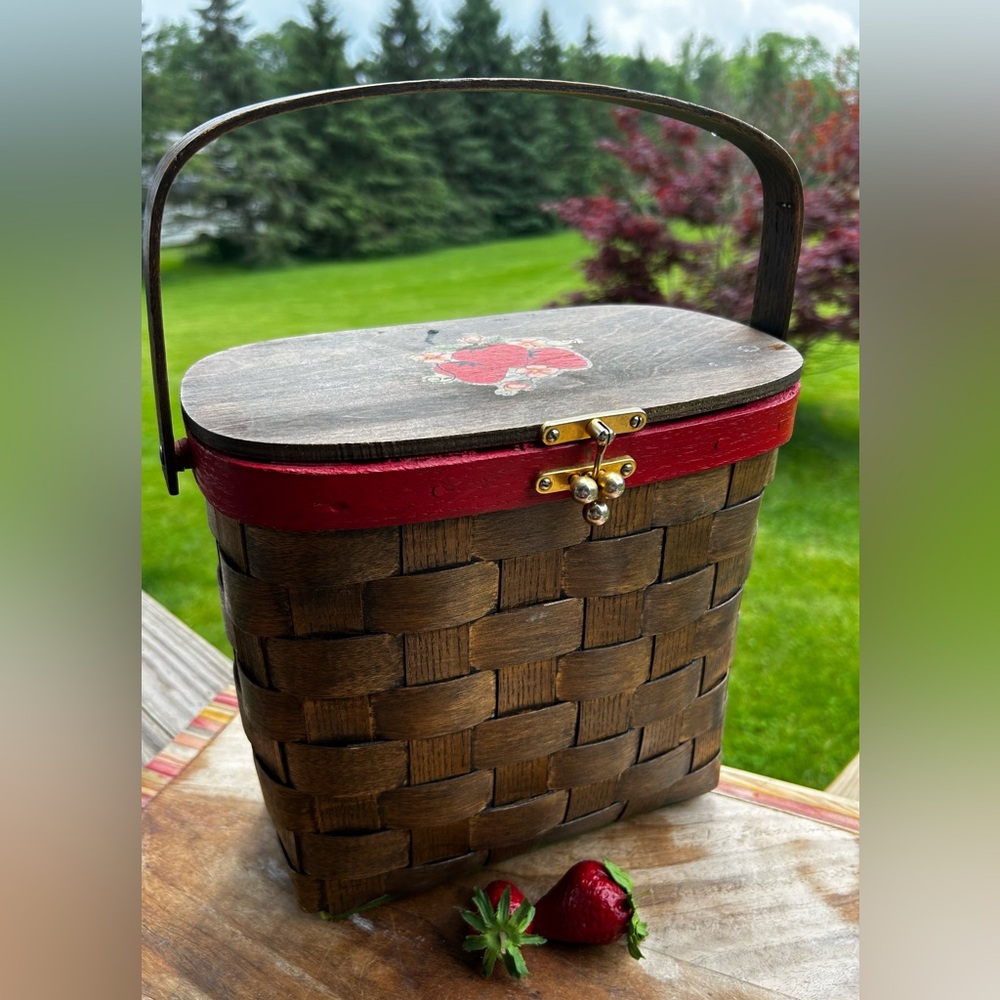 Vintage Lidded Basket Purse With Strawberries By Putney Basketville Vermont